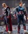 Thor y el CapitÃ¡n AmÃ©rica hombro con hombro