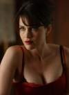 Carla Gugino es Elektra Luxx