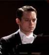 Elijah Wood en la primera imagen de Grand Piano